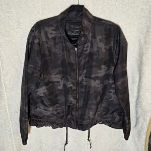 Sanctuary Black And Gray Camouflage Light Weight Jacket. Sinch Bottom. Medium